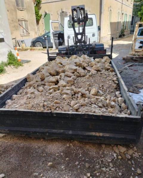 Louer une benne gravats 4m3 à Mallemort vers Salon de Provence 