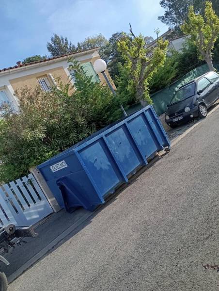 Société de location benne végétaux capacité 8m3 pour débrouillage, élagage, abatage arbre à Marseille, Aix en Provence, Allauch, Aubagne