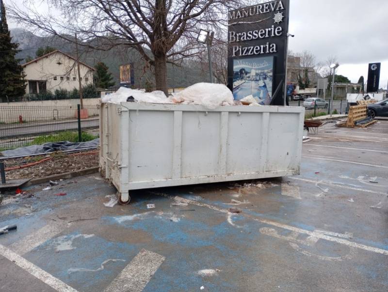 Location benne DIB 7m³ pour les déchets industriels banals à Marseille : Cloisons, PVC, Palettes, Bois