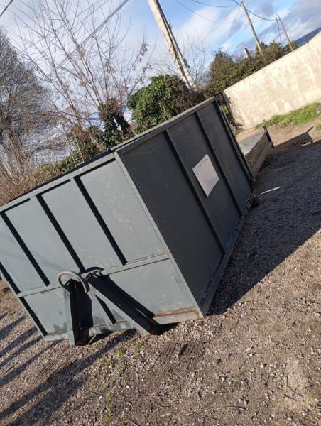 Location benne DIB 10m³ pour déchets non toxiques avec formule de livraison et de récupération pas cher à Marseille