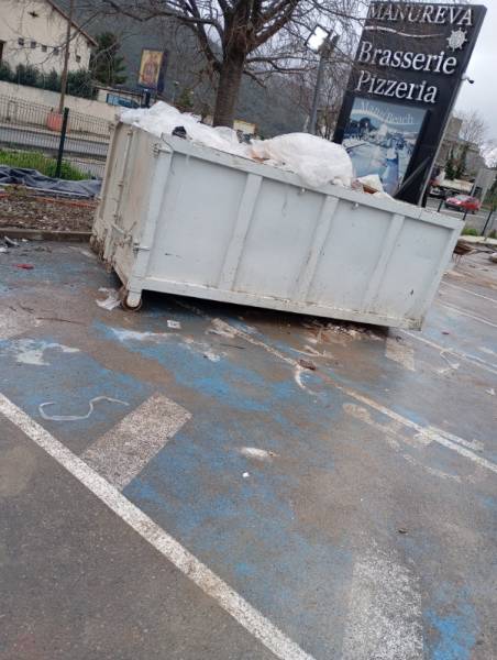 Location benne DIB 7m³ pour les déchets industriels banals à Marseille : Cloisons, PVC, Palettes, Bois